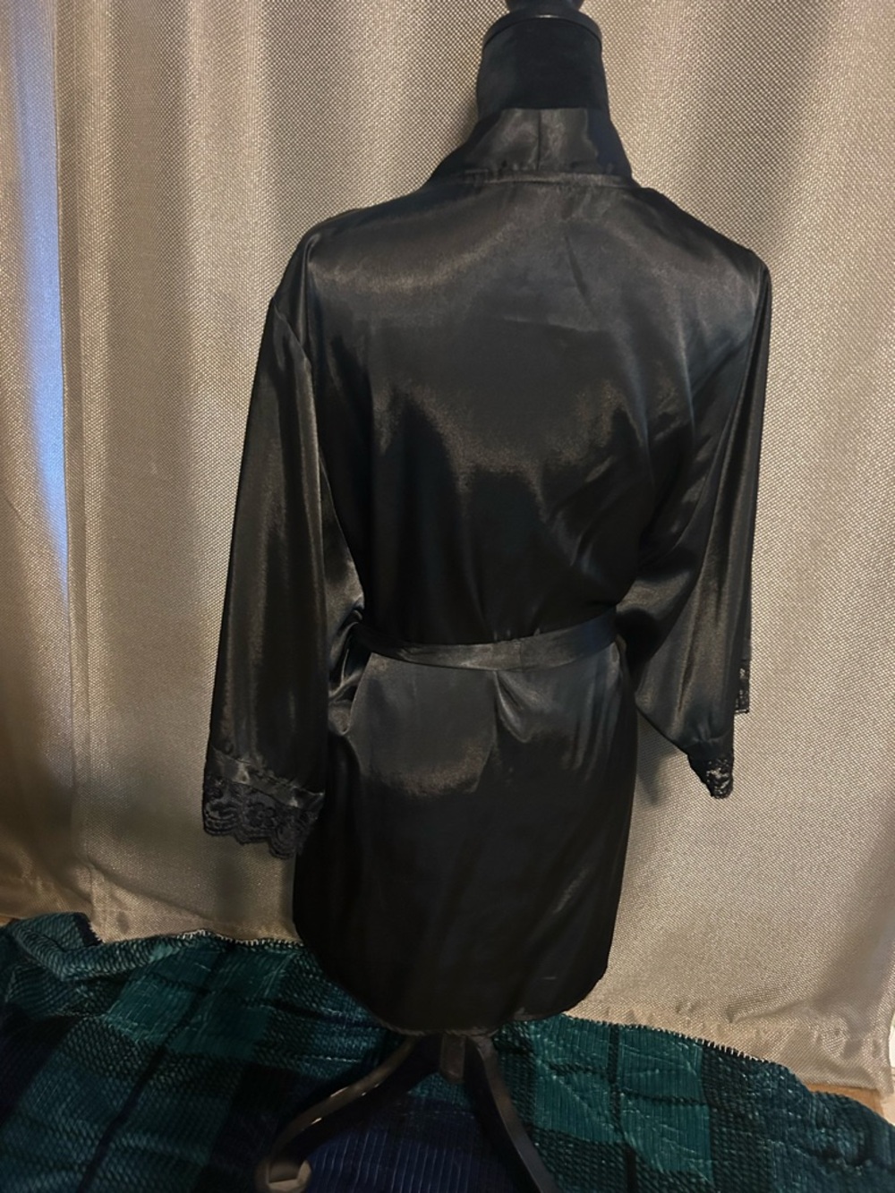 Satin Lace-Trim Robe - Black - Picture 2 of 6